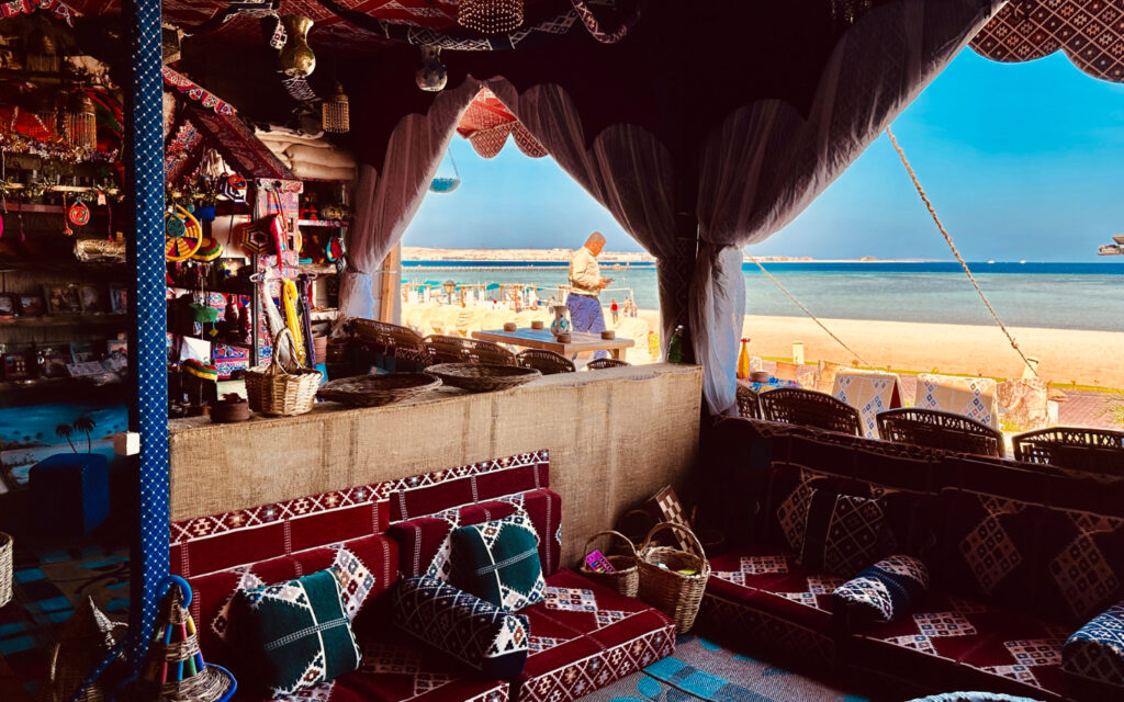 Der Blick aus dem Beduinen Zelt auf das Rote Meer 